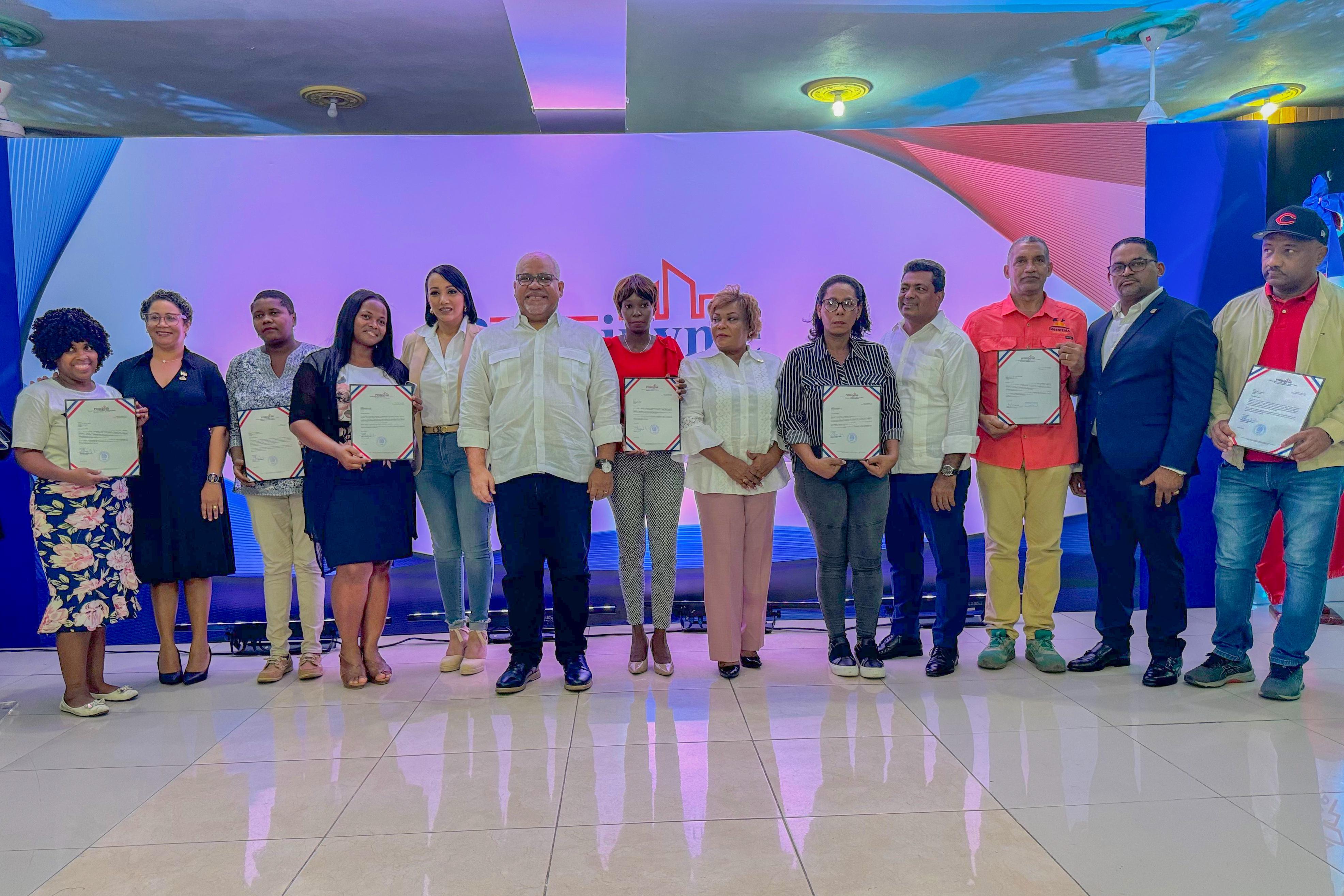 En Los Alcarrizos, Promipyme otorga créditos por RD$94.5 millones